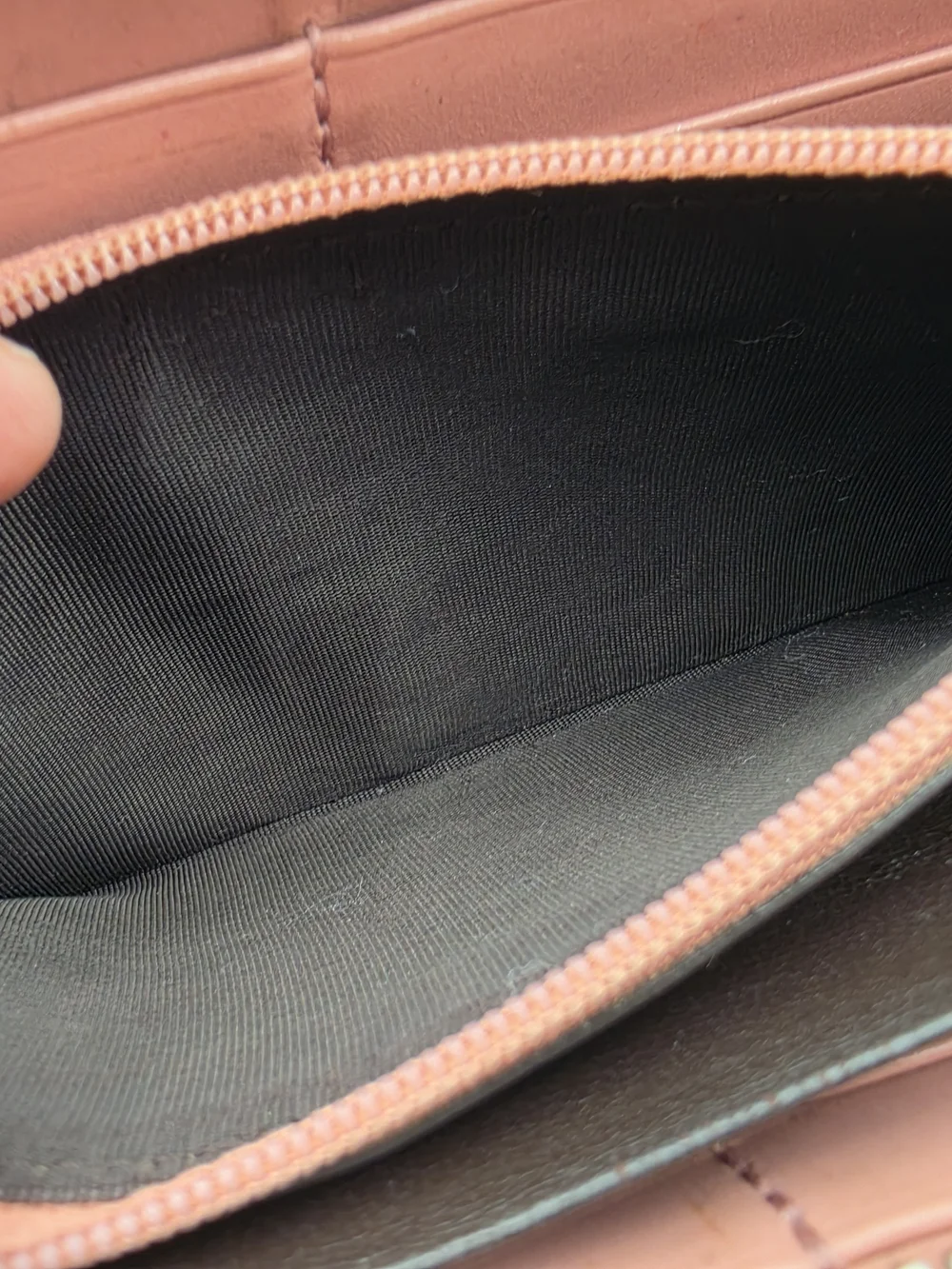 Gucci GG Supreme Canvas Zippy Long Wallet, Authentic.